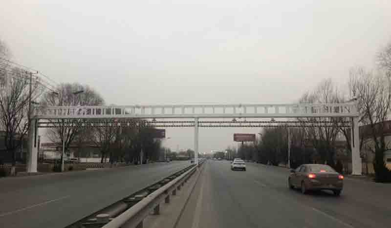 乐东公路限高杆